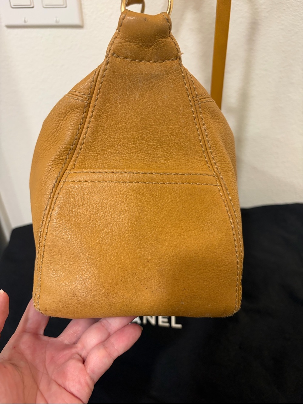 CHANEL Tan Leather Hobo Bag with Gold-Tone Chain - Picture 4 of 16